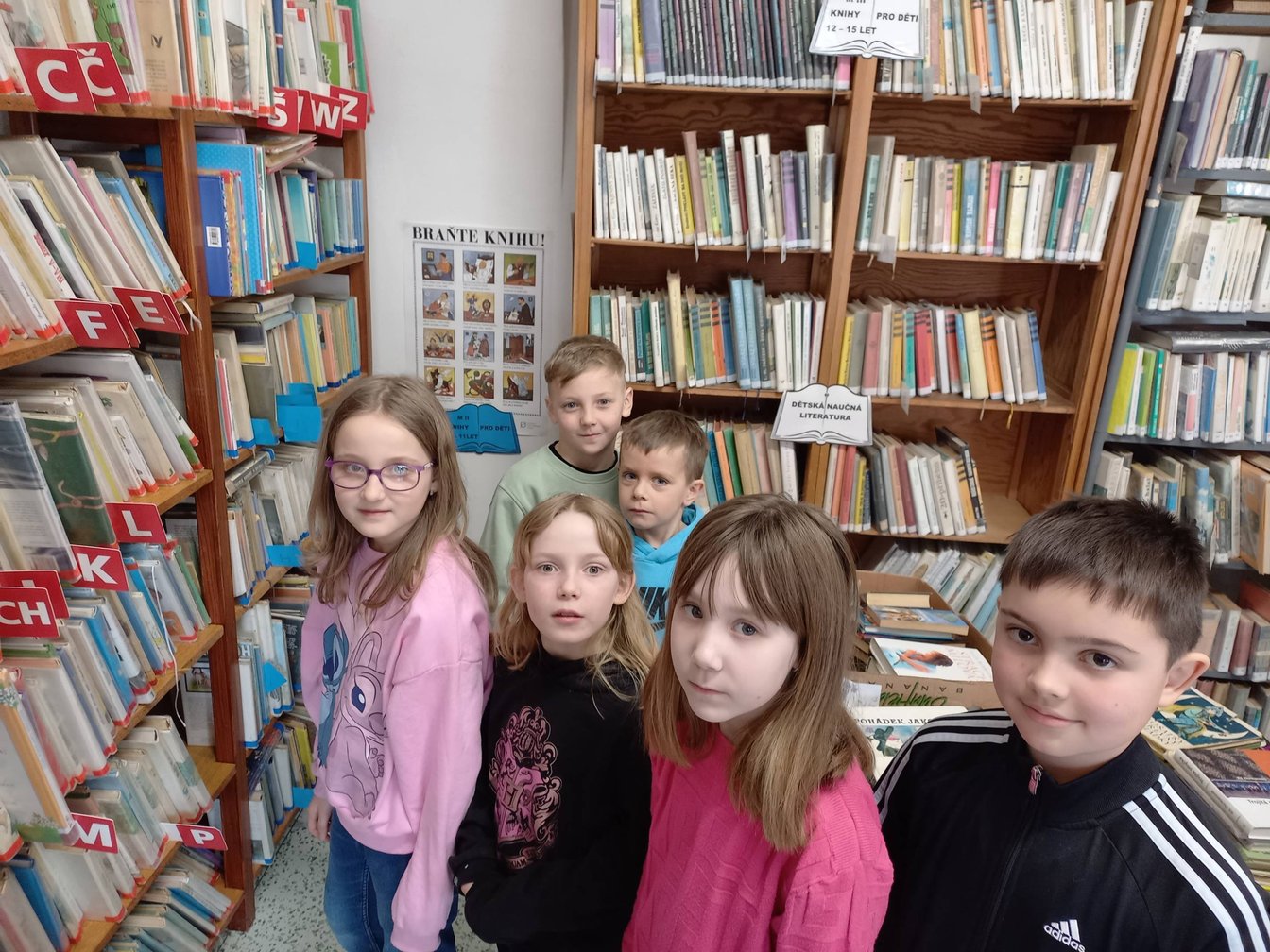 Druháčci v knihovně
