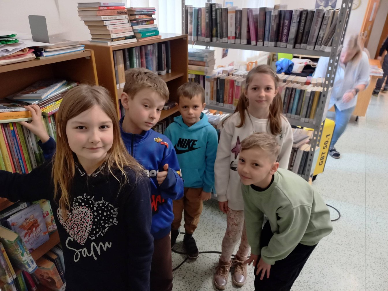 Druháčci v knihovně