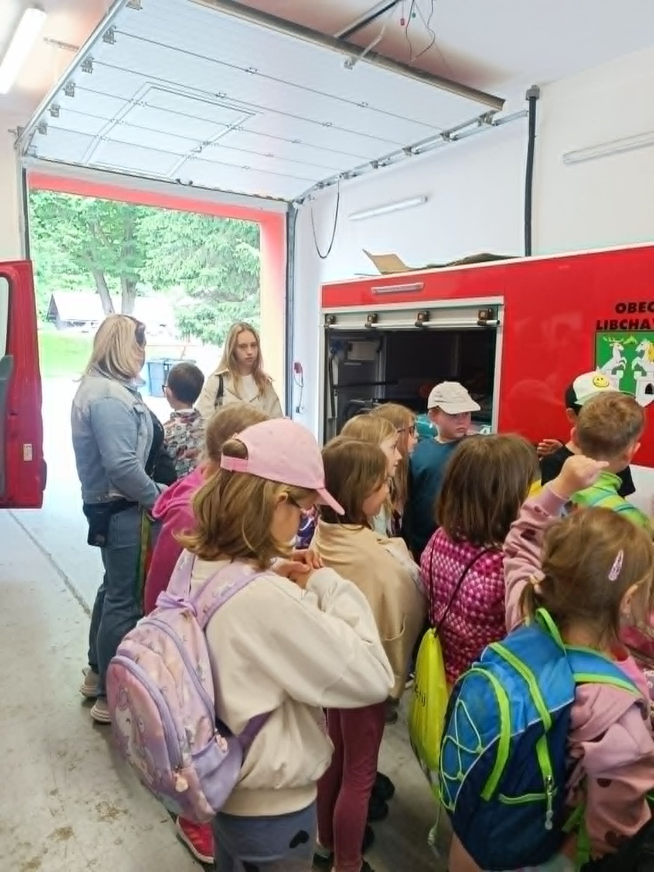Školní družina na exkurzi v hasičské zbrojnici