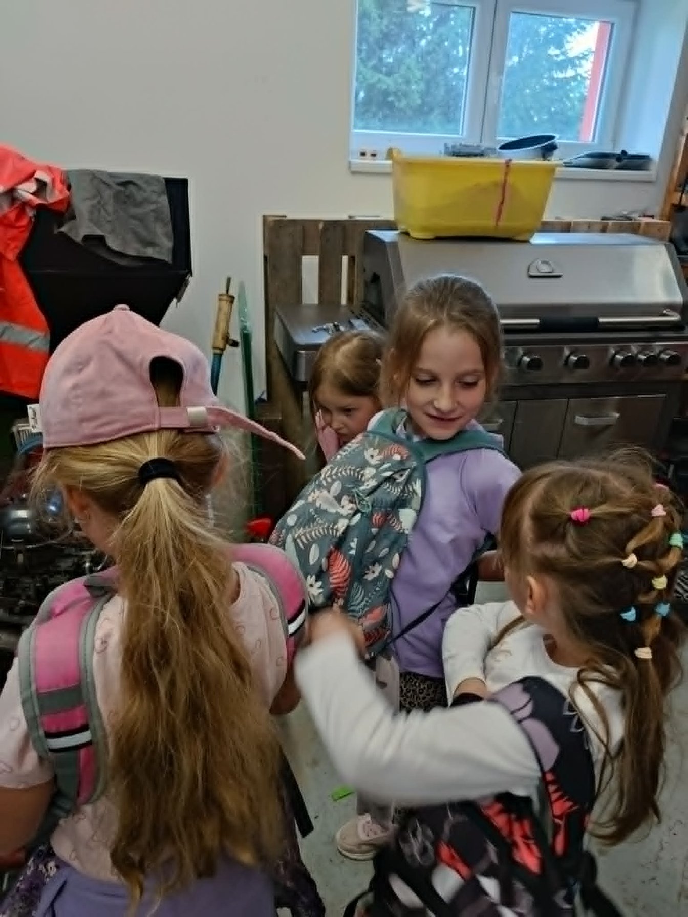 Školní družina na exkurzi v hasičské zbrojnici