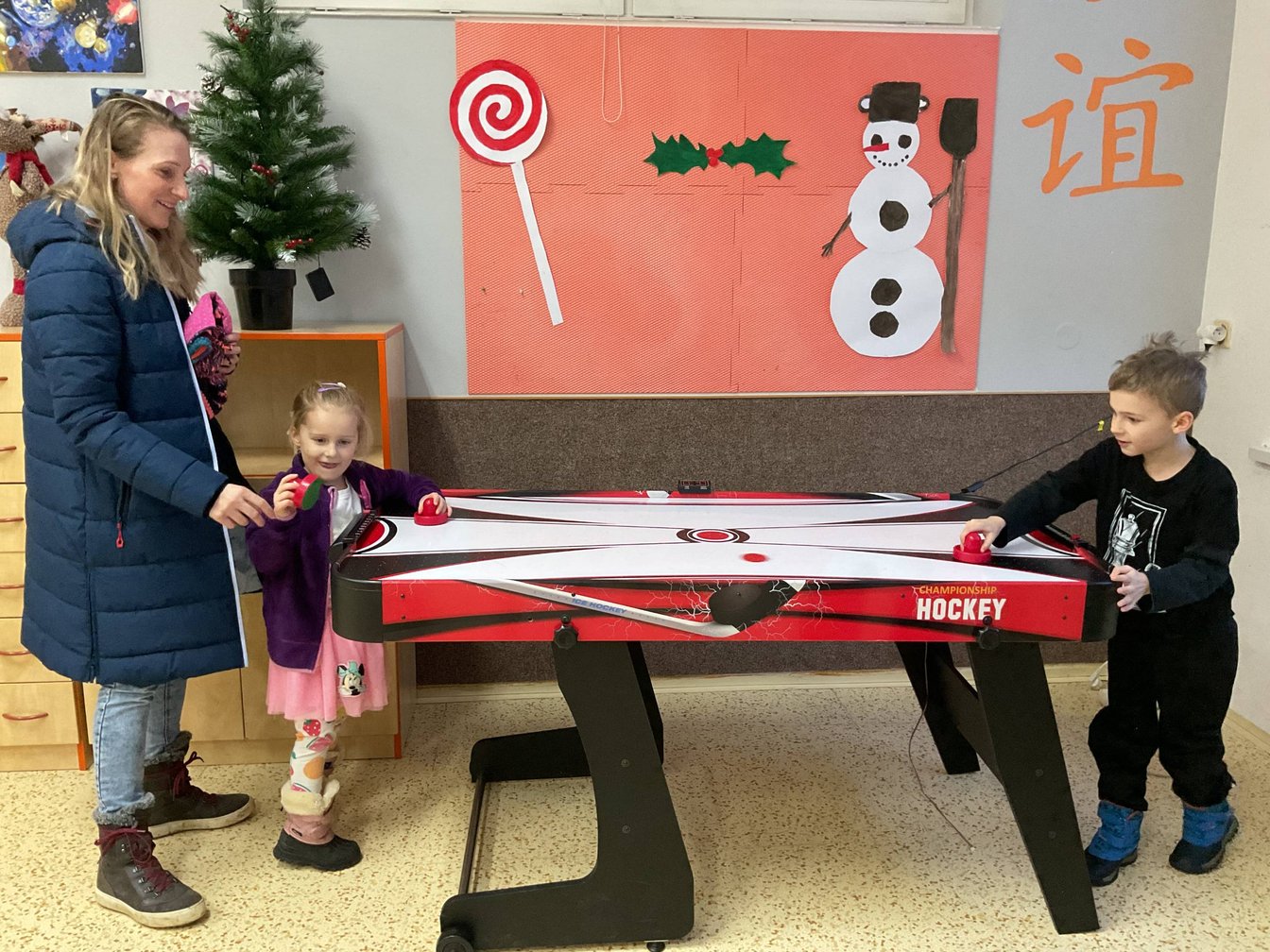 Návštěvnící dne otevřených dveří na Základní škole Libchavy