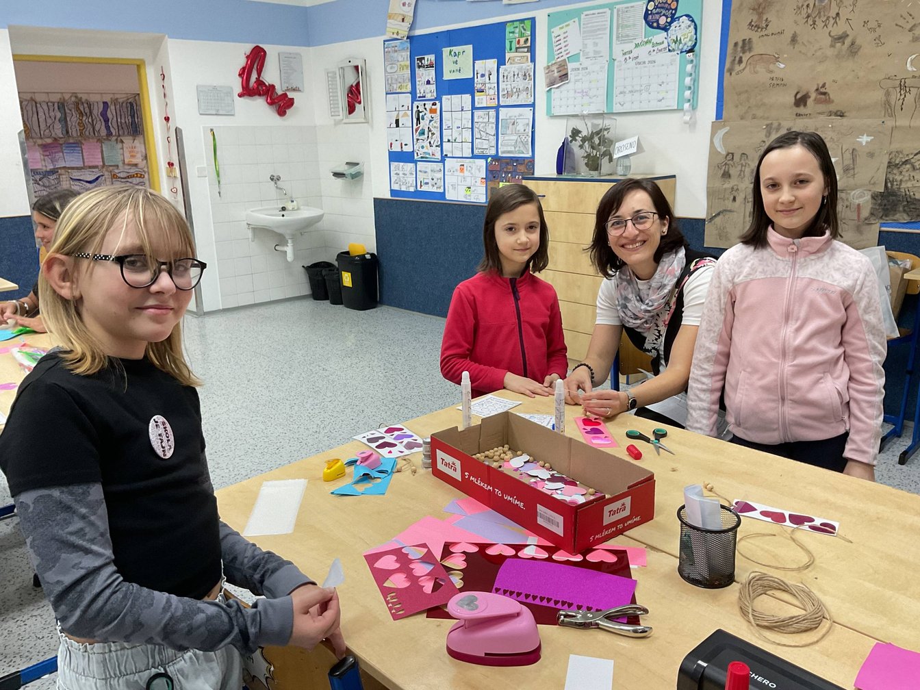 Návštěvnící dne otevřených dveří na Základní škole Libchavy