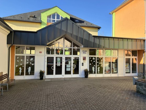 Vstup do ZŠ Libchavy