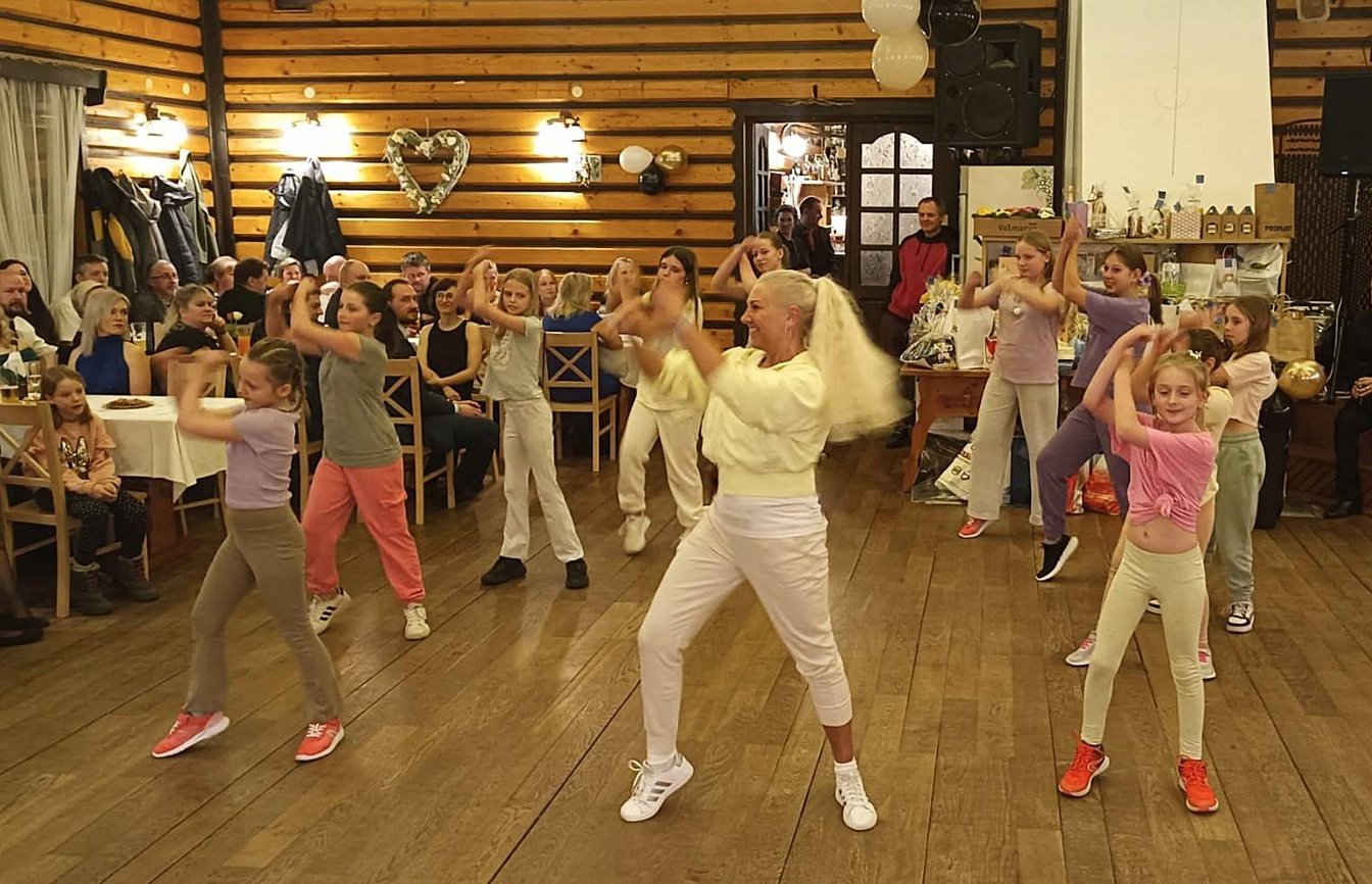 TancIK na plese SRPŠ