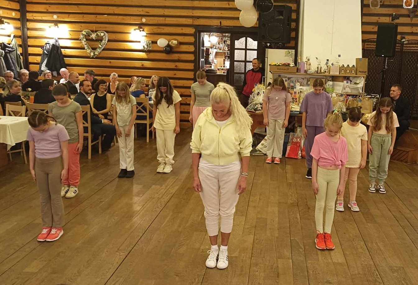 TancIK na plese SRPŠ