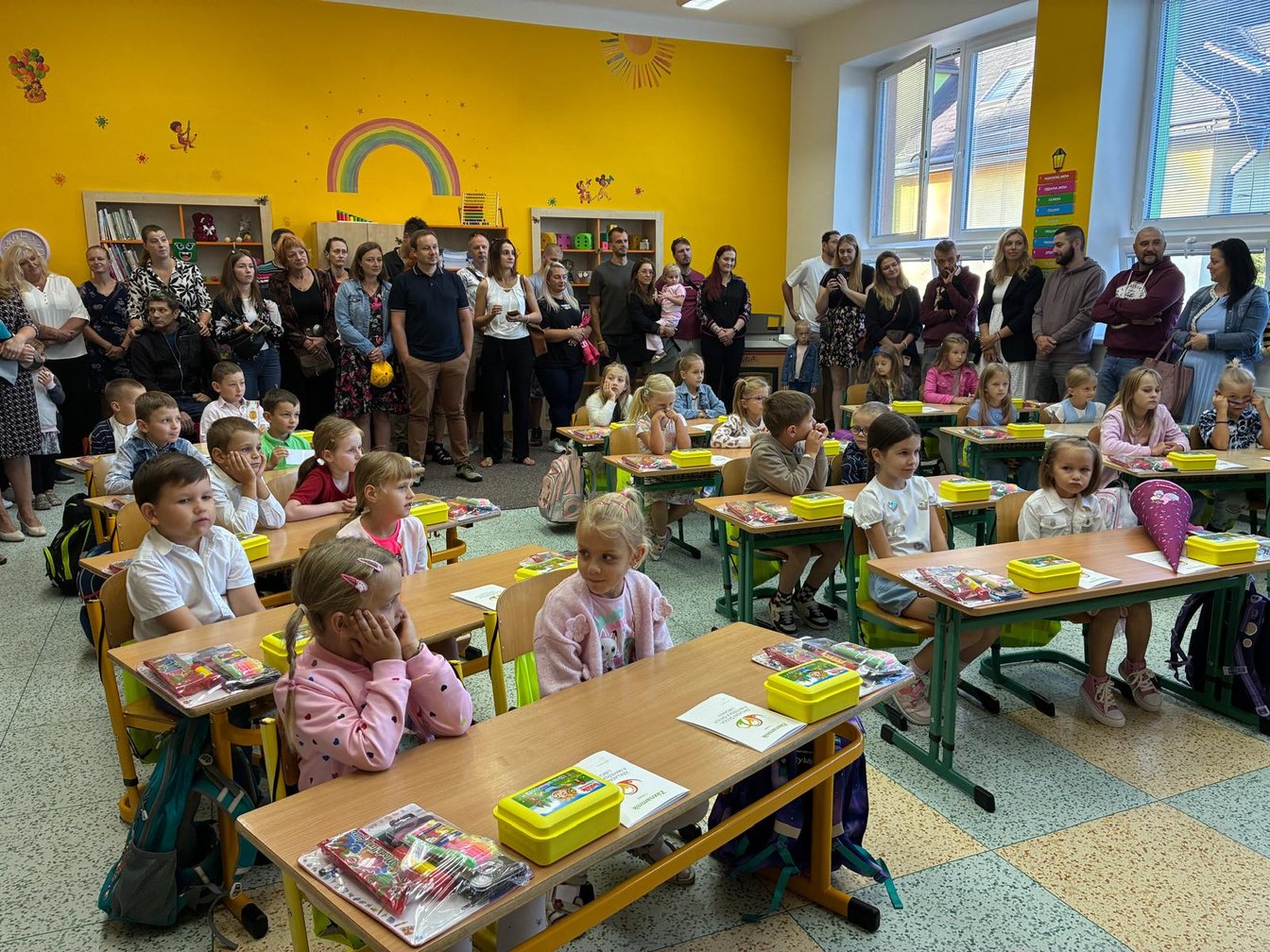 První školní den našich prvňáčků 🐝 - 1